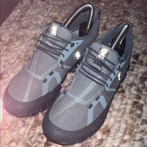 On “Dip” Running Women’s Gray Athletic Shoes 7.5